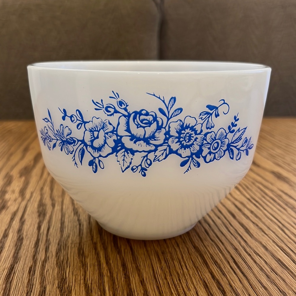 Federal Milk Glass 1.5qt Bowl No Lid